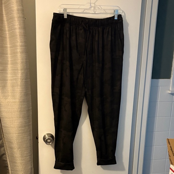 lululemon athletica Dark Camouflage Joggers - Picture 1 of 2